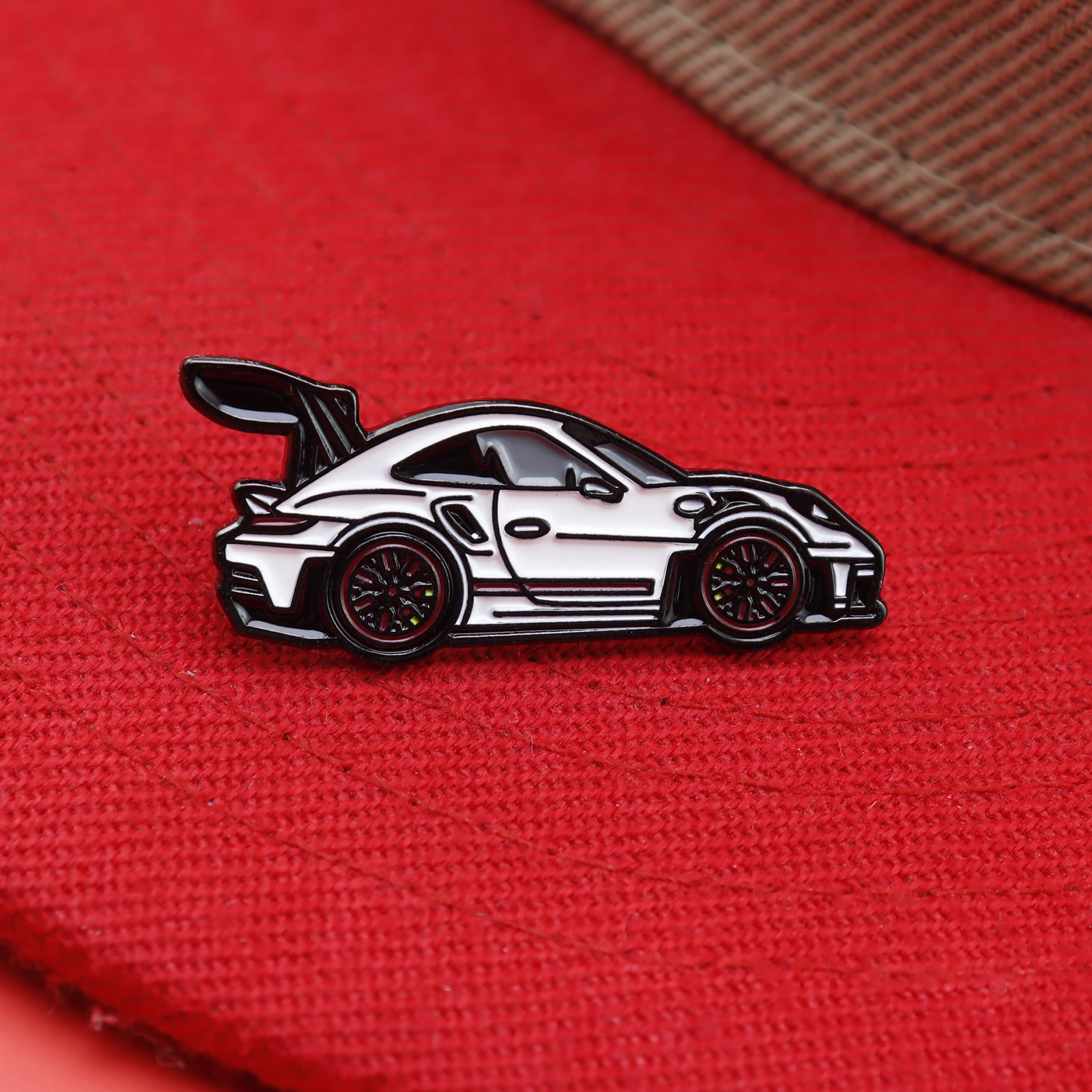 NEW ERA WHITE RACING CAR METAL PIN
