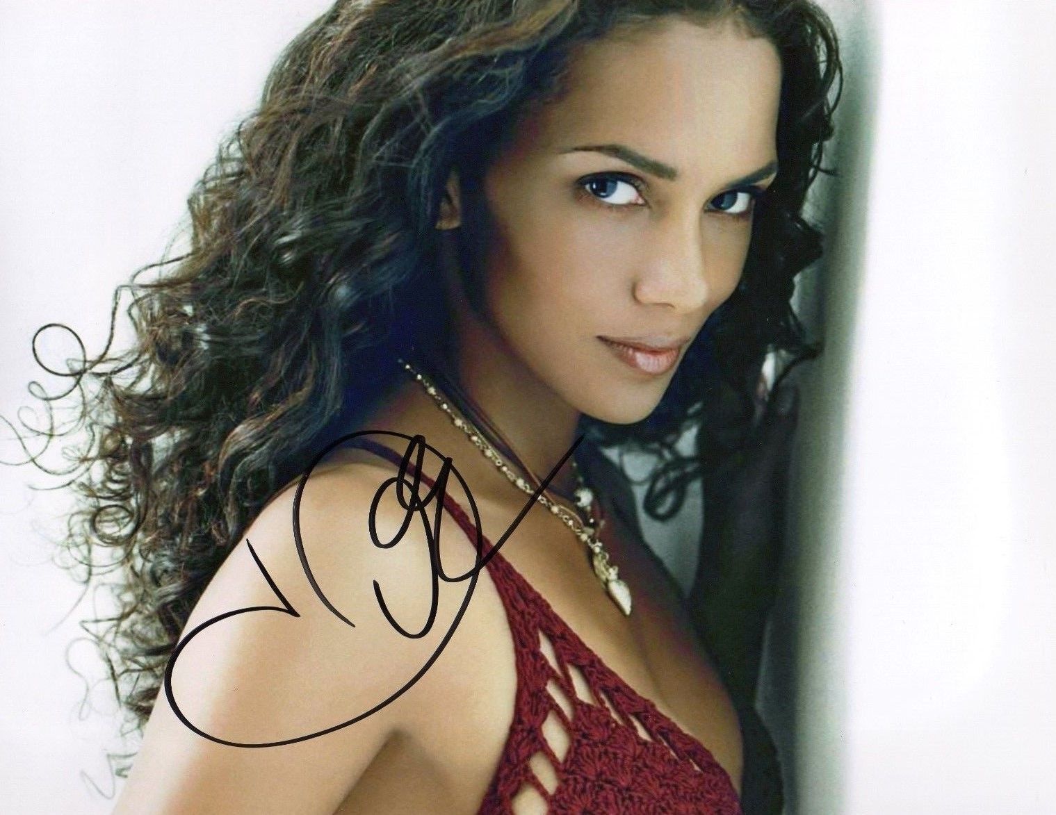 HALLE BERRY AUTOGRAPHED SIGNED A4 PP POSTER Photo Poster painting PRINT 16