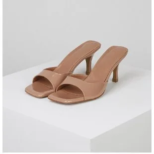 Yyvonne Leather High And Cool Slippers Women In The Summer Of 2025 New British Wind Square And Wear Large-Size Women's Slippers