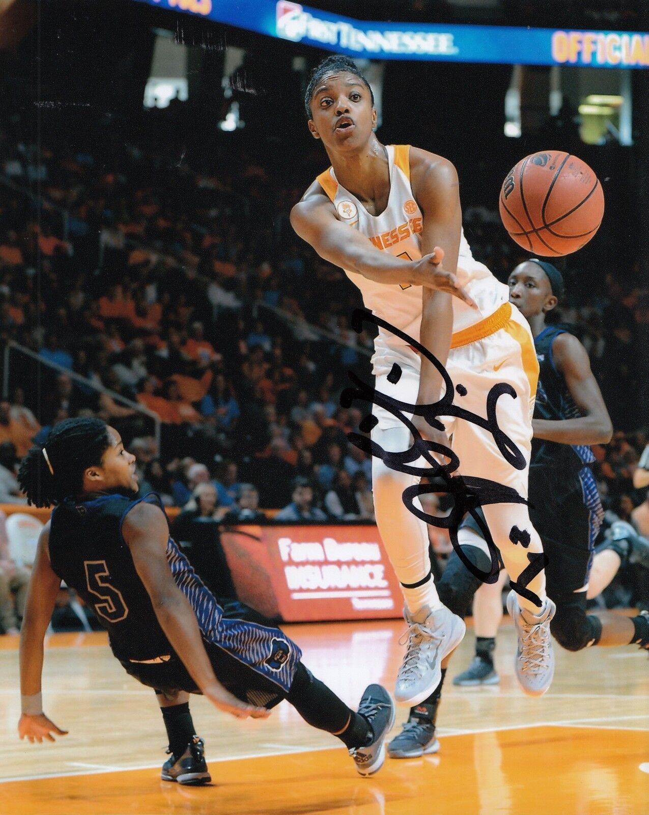 DIAMOND DESHIELDS signed (TENNESSEE LADY VOLS) WNBA *CHICAGO SKY* 8X10 W/COA #1