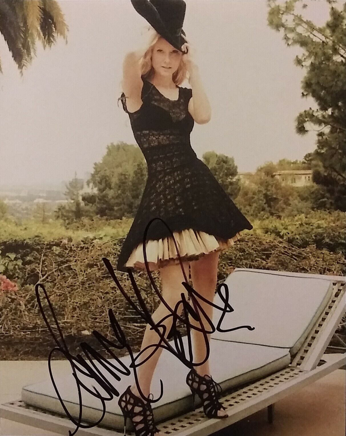Anne Heche signed 8 x 10