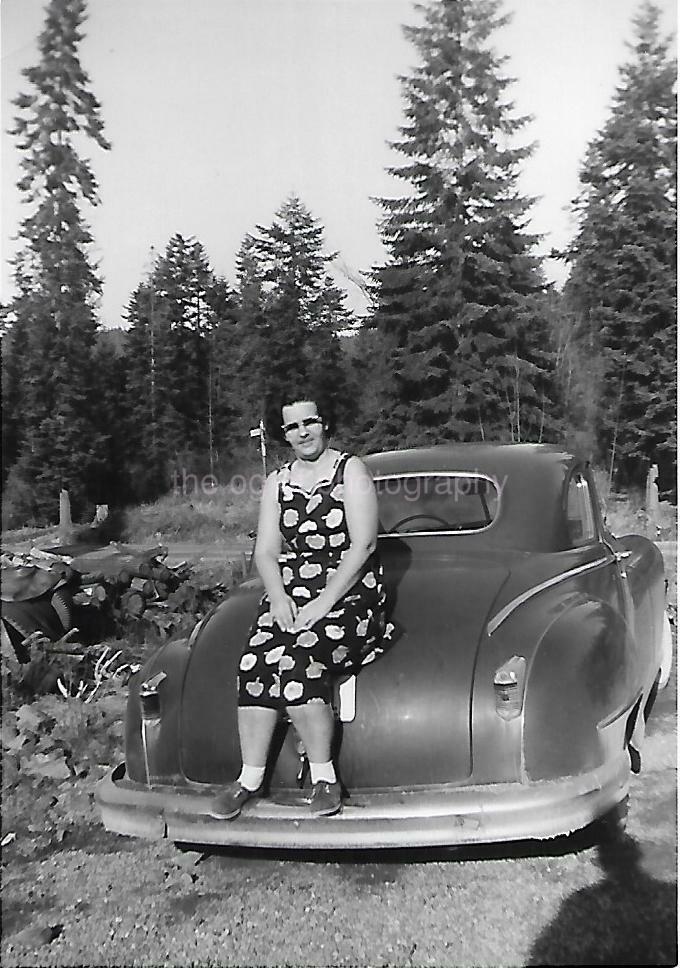 CAR LADY Found Photo Poster painting WOMAN bw SHADOW Original Portrait VINTAGE 13 27 P