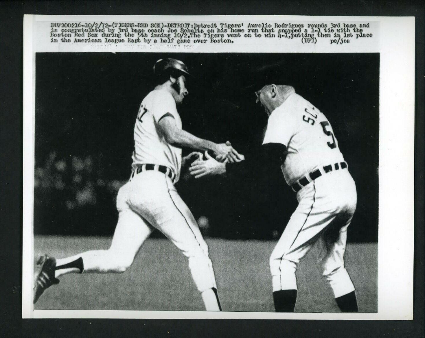 Aurelio Rodriguez HOME RUN 1972 Press Photo Poster painting Detroit Tigers 1st place Joe Schultz