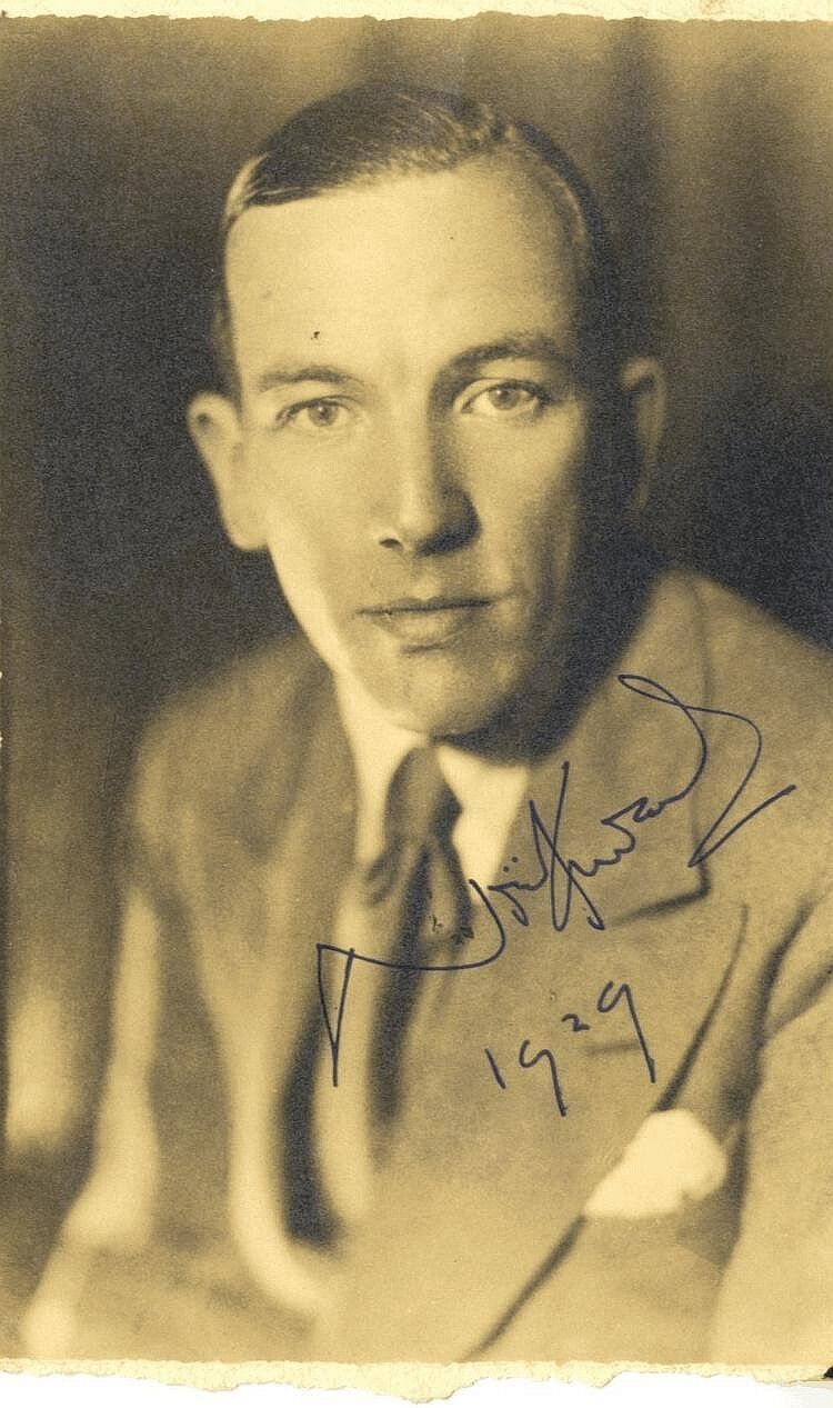 NOEL COWARD Signed Photo Poster paintinggraph - Playwright / Film Actor - preprint