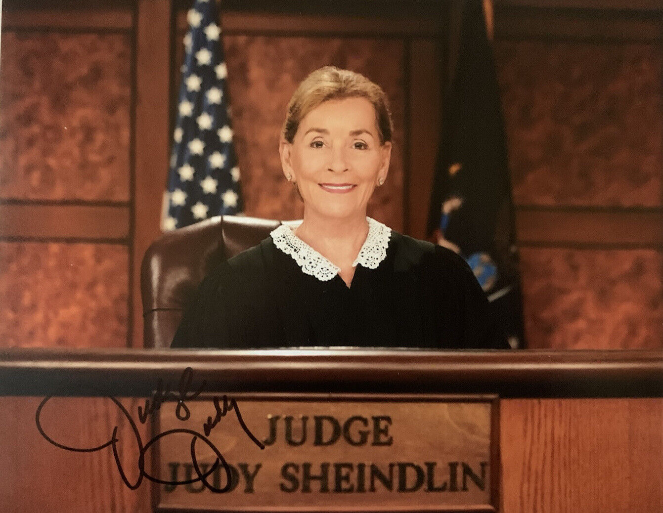 JUDGE JUDY SHEINDLIN HAND SIGNED 8x10 Photo Poster painting AUTHENTIC AUTOGRAPH TV SHOW COA