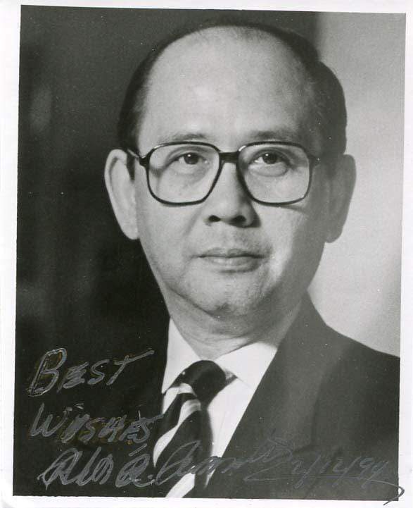 FILIPINO POLITICIAN Roberto Romulo autograph, Photo Poster painting signed