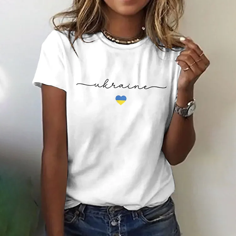 Simpfit Damen-T-Shirt mit Rundhalsausschnitt und Aufdruck der Ukraine mit Herzflagge