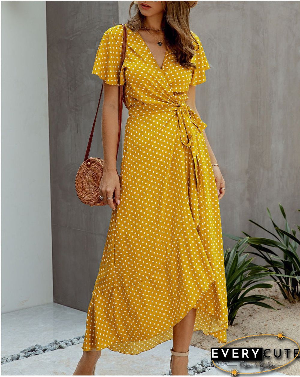Point V-neck Ruffled Dress