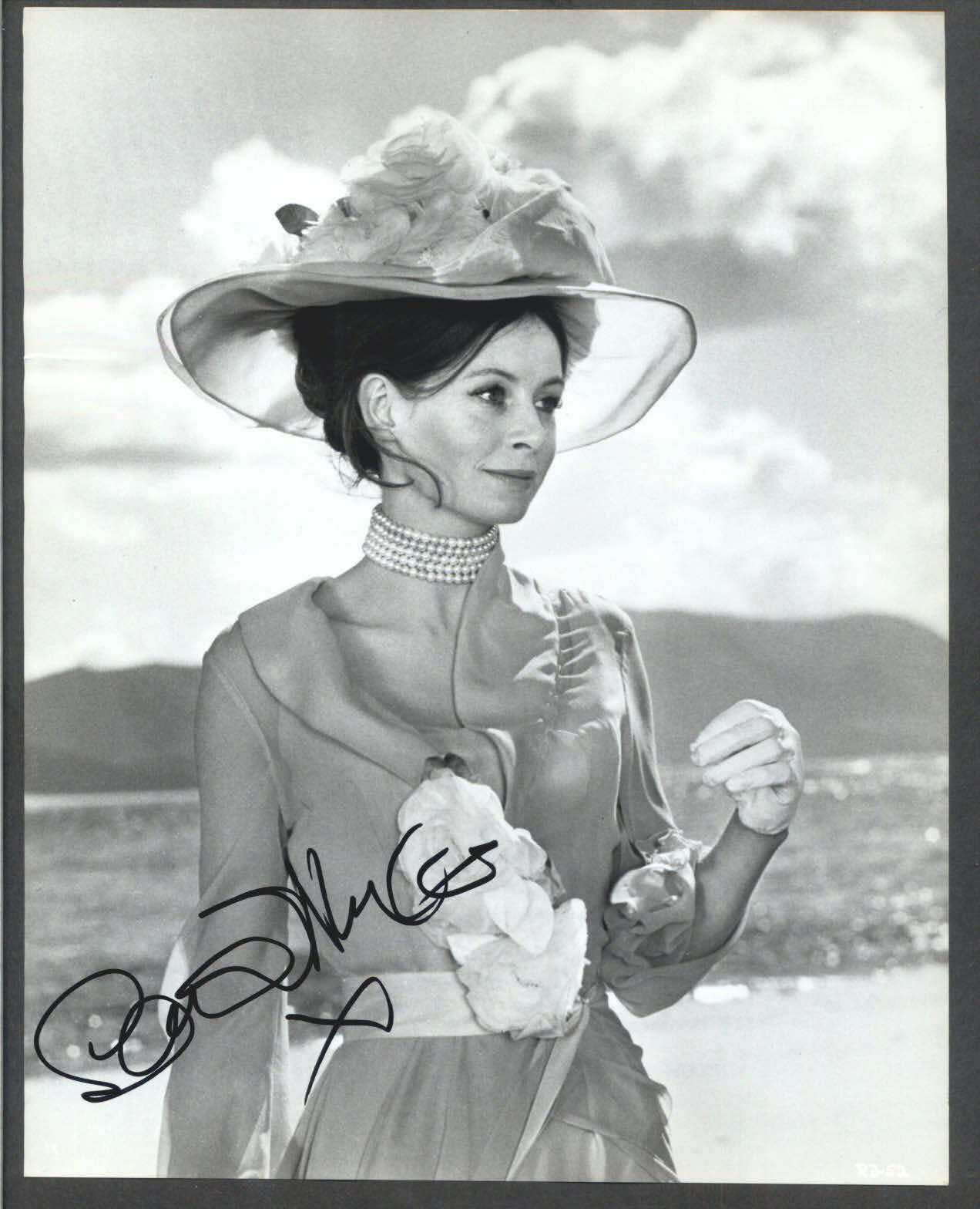 Sarah Miles - Signed Vintage Celebrity Autograph Photo Poster painting - Ryan's Daughter