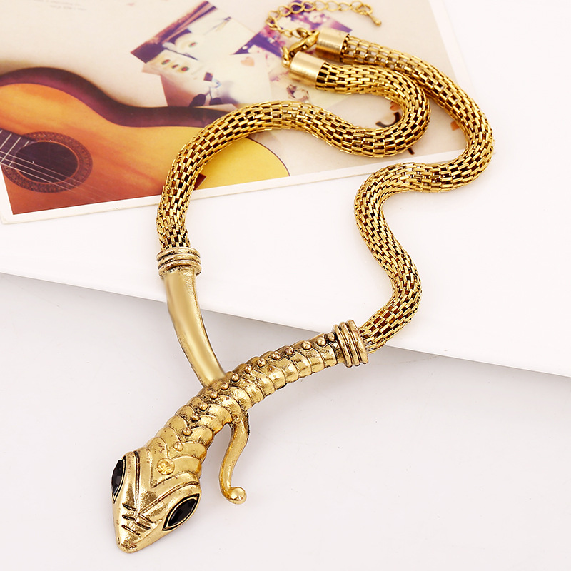 Personality snake-shaped clavicle chain necklace