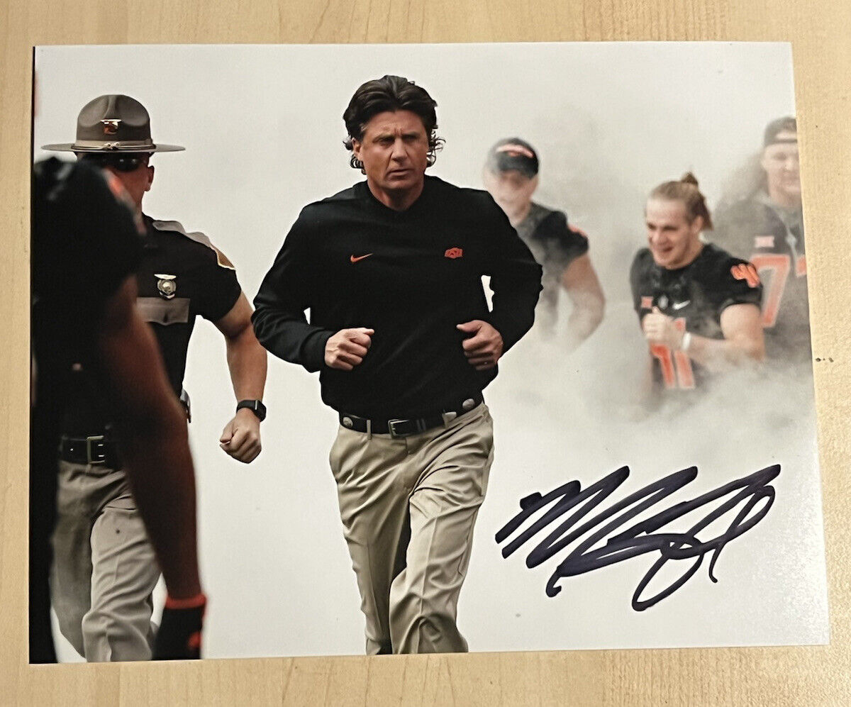 MIKE GUNDY SIGNED 8x10 Photo Poster painting OKLAHOMA STATE COWBOYS HEAD COACH AUTOGRAPHED COA