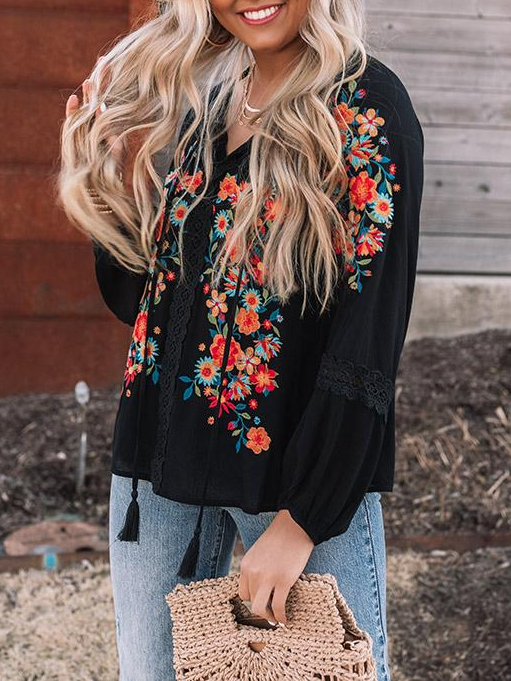 Dune Dreaming Embroidered Top In Black
