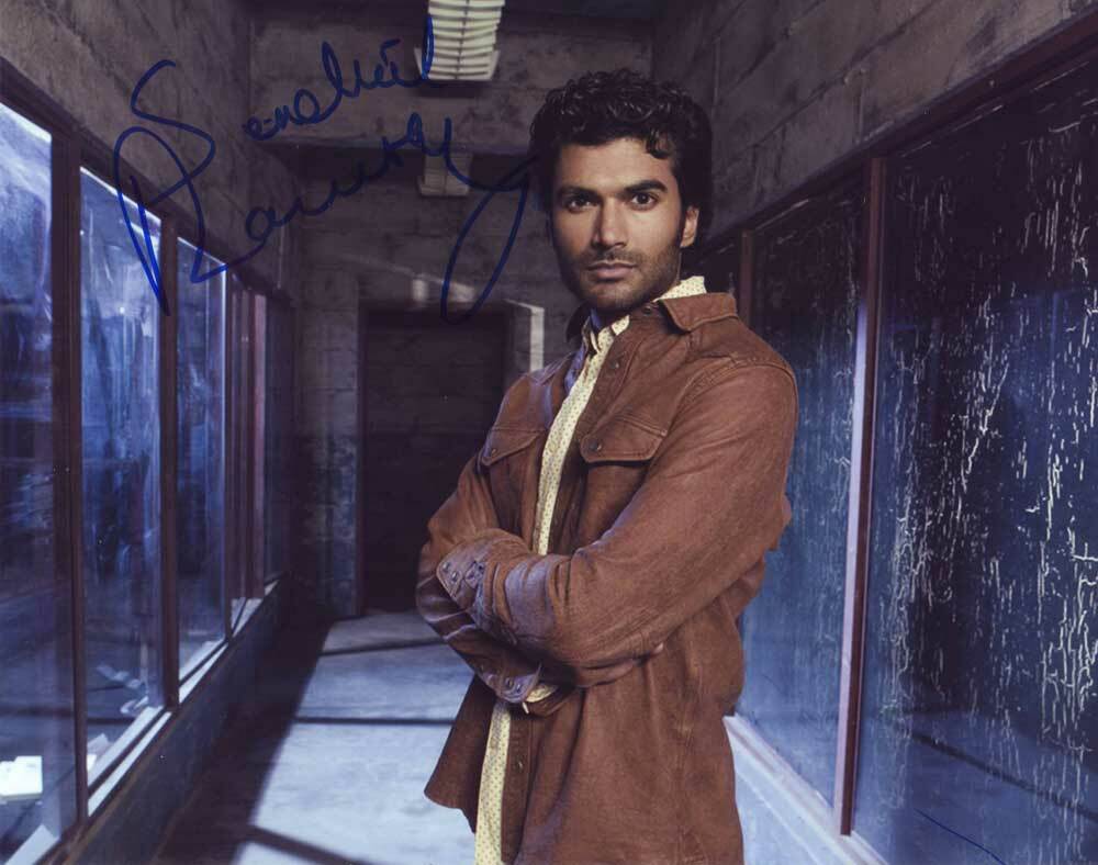 Sendhil Ramamurthy In-person AUTHENTIC Autographed Photo Poster painting SHA #40311