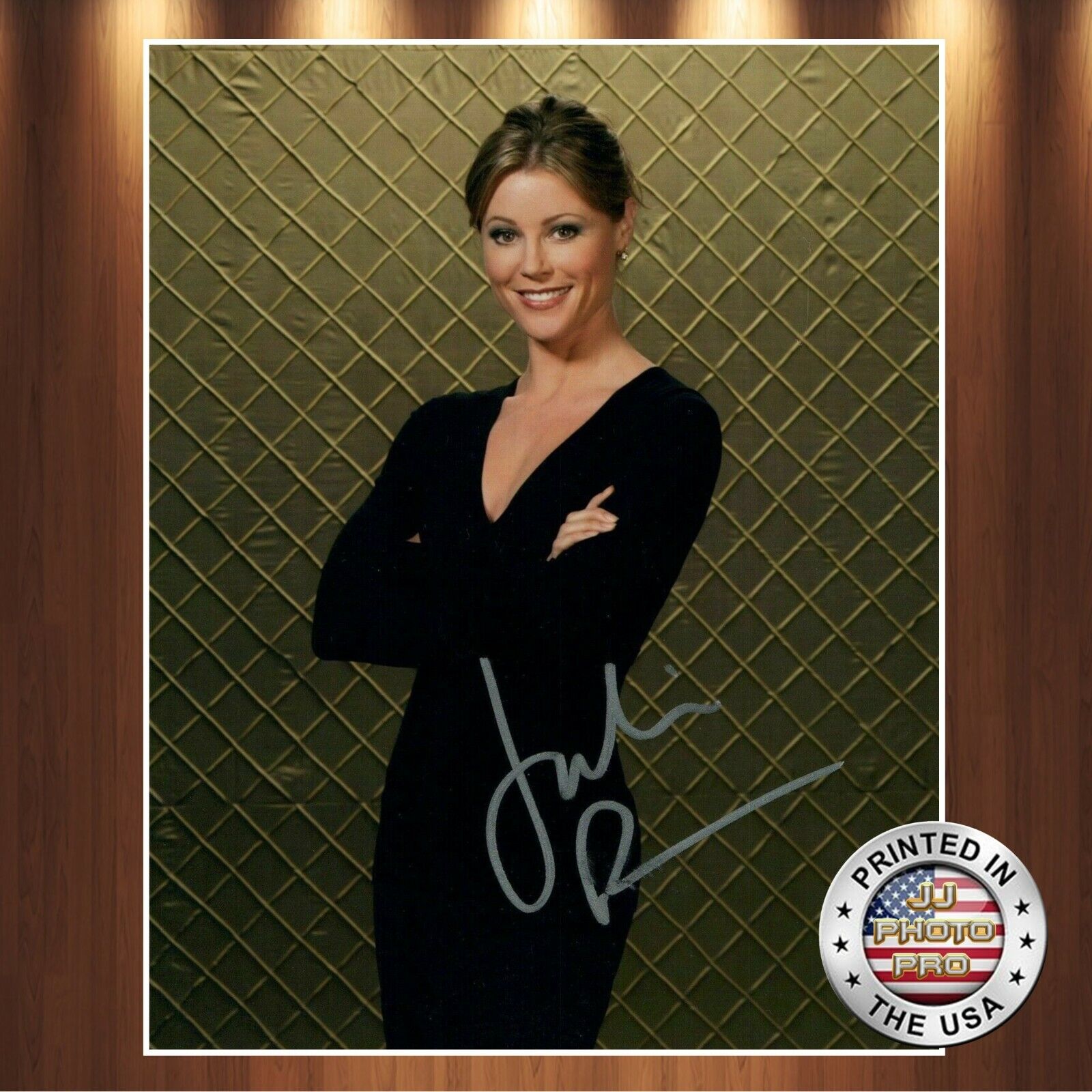 Julie Bowen Autographed Signed 8x10 Photo Poster painting (Modern Family) REPRINT