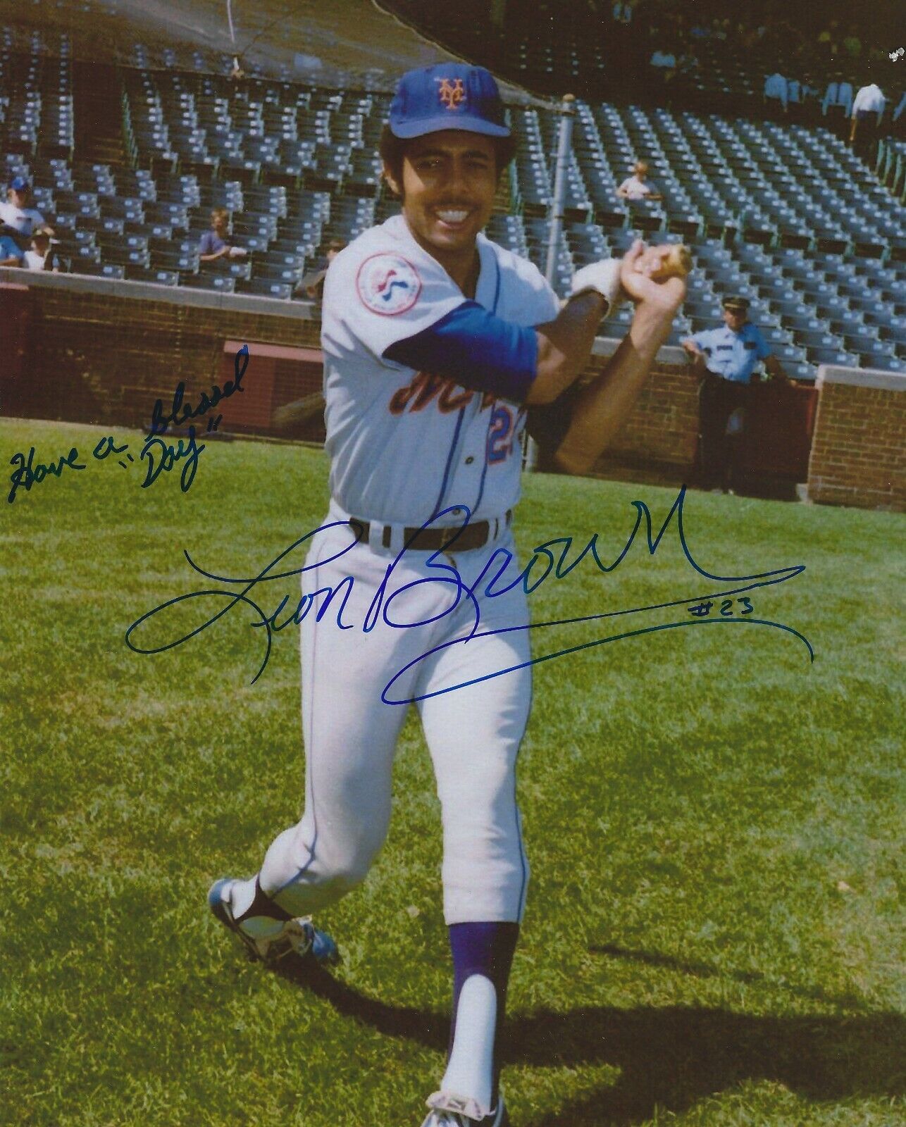 Signed 8x10 LEON BROWN New York Mets Autographed Photo Poster painting - COA