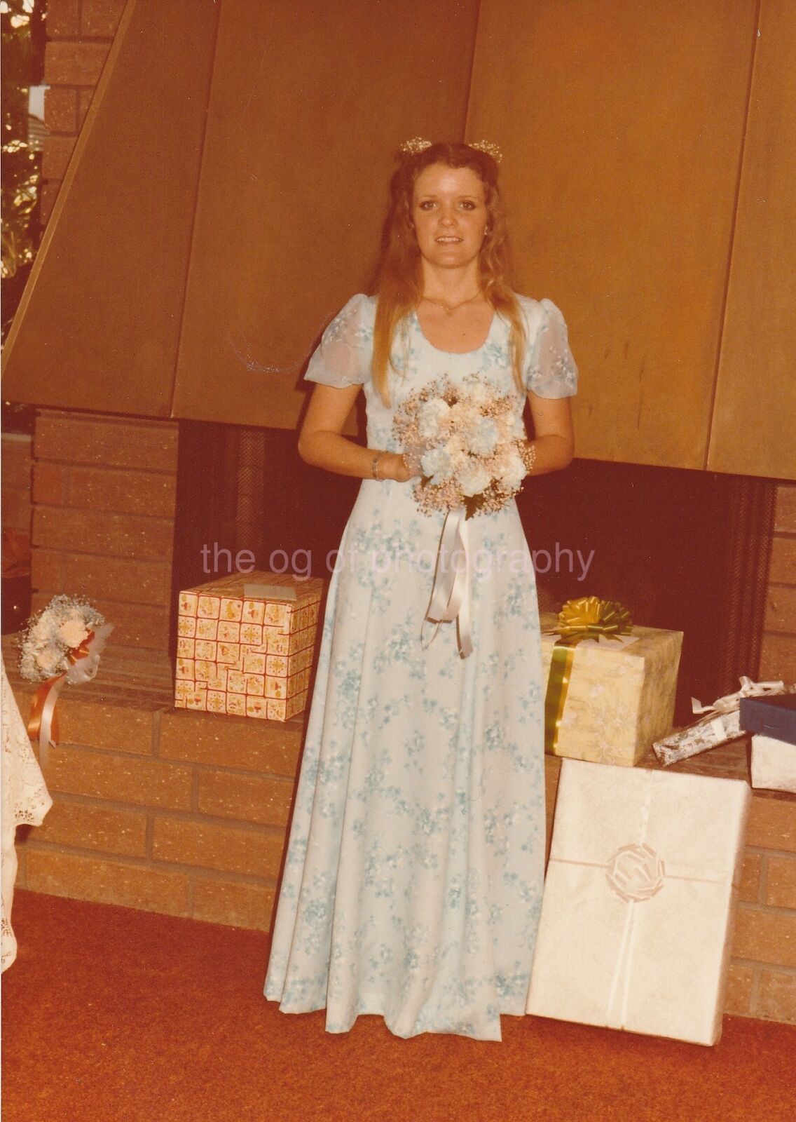 Pretty Girl In Pale Blue With Bouquet FOUND Photo Poster paintingGRAPH Color84 21