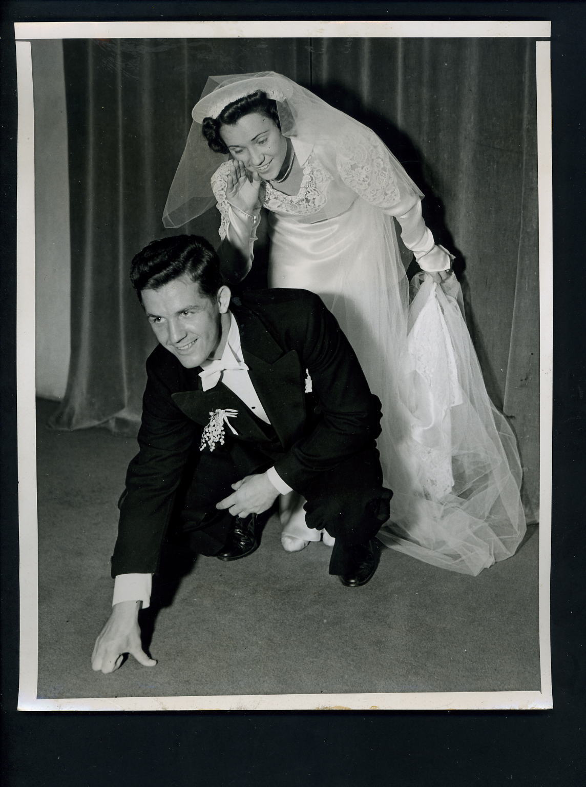 Andy Puplis Notre Dame quarterback marries Dorothy Rezek 1938 Press Photo Poster painting