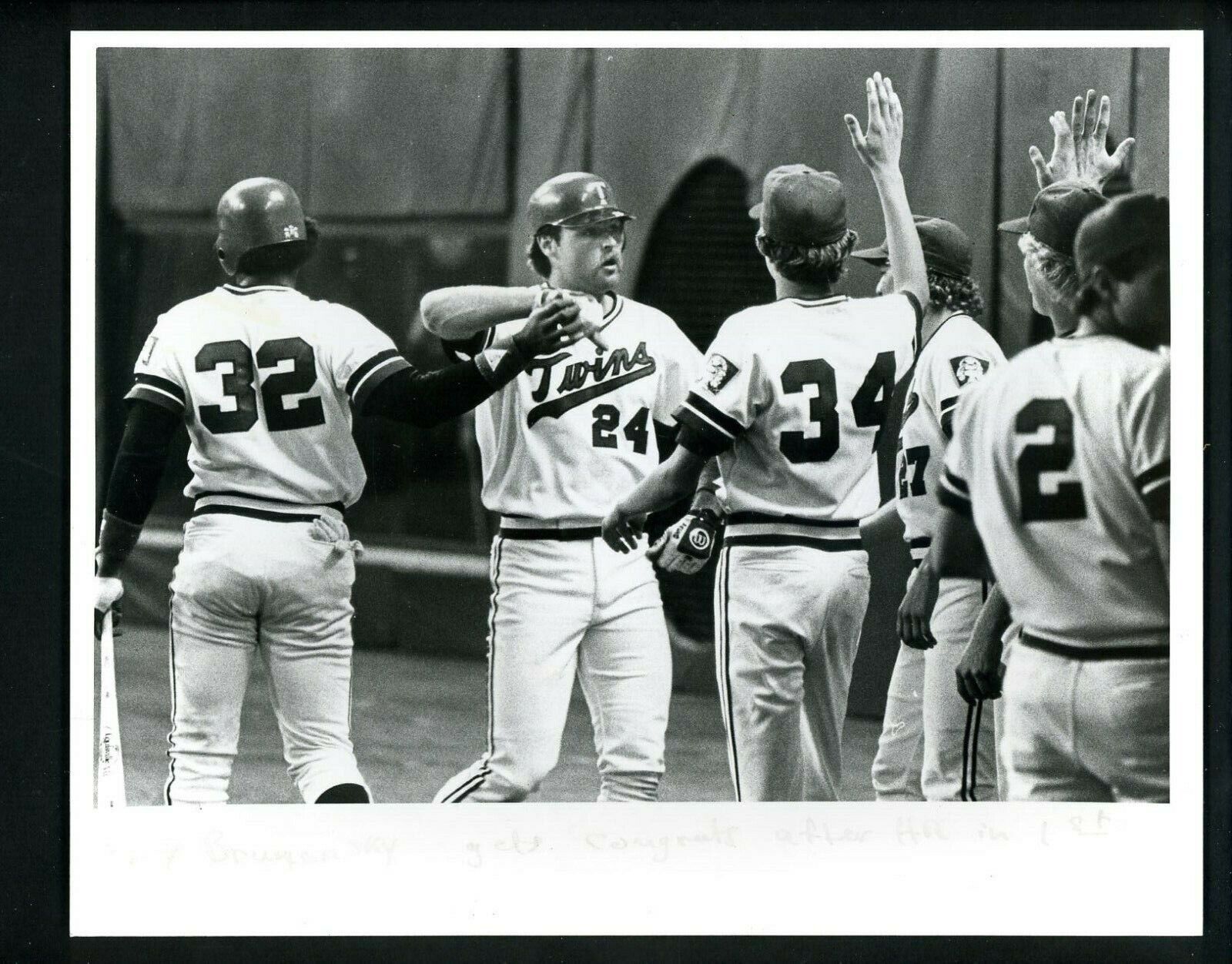 Tom Brunansky HOME RUN 1982 Type 1 Press Photo Poster painting Minnesota Twins Billy Gardner Jr.