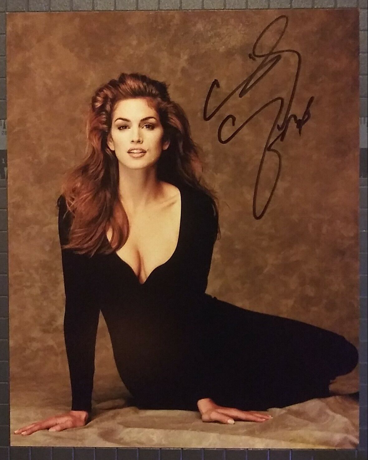 Cindy Crawford signed 8x10