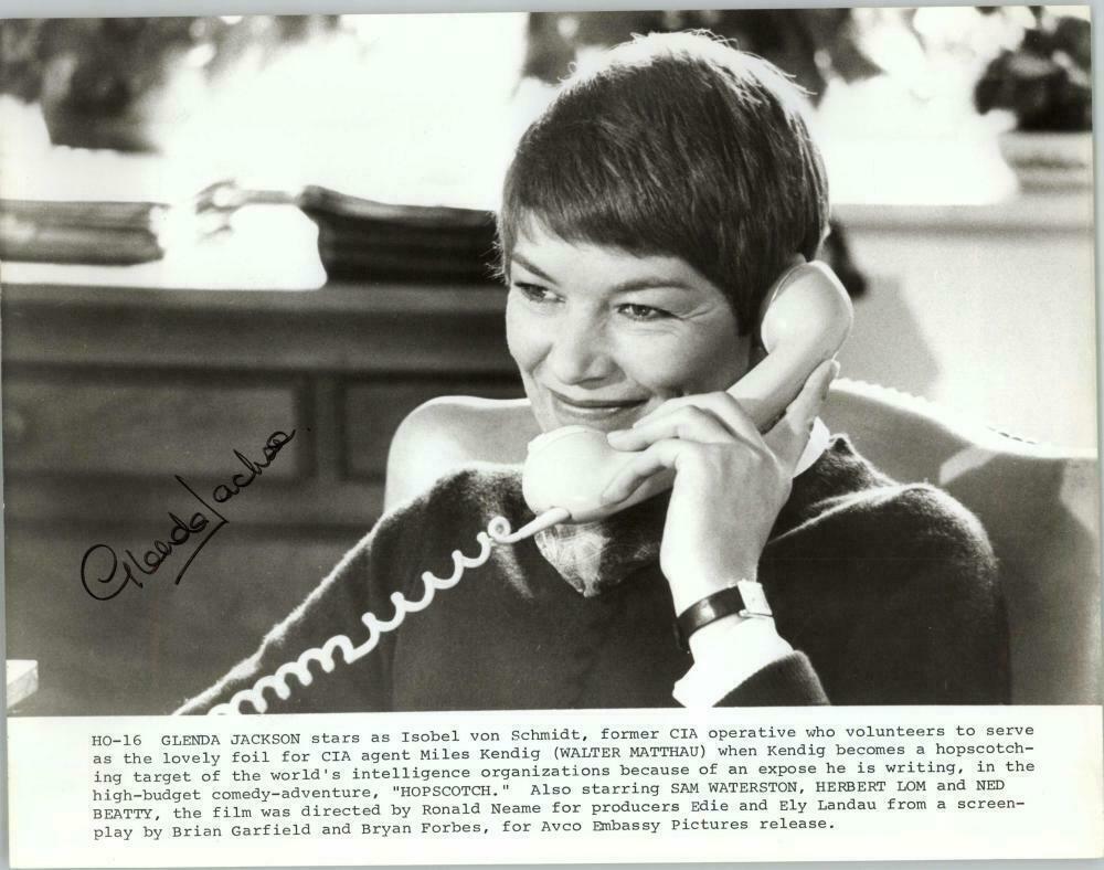 GLENDA JACKSON SIGNED 8X10 OSCAR WINNER AUTHENTICATED JSA AUTHENTICATED #N44664