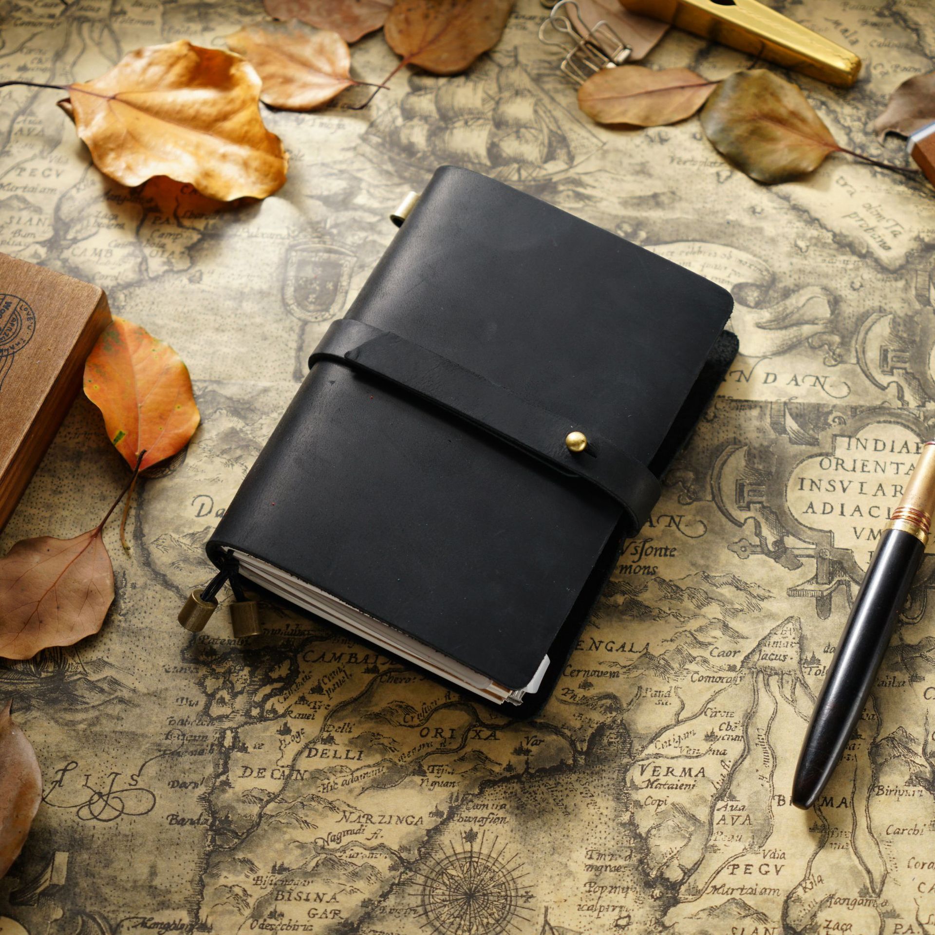 Fromthenon Retro Traveler's Notebook Passport Leather Notebooks Handmade Loose-leaf Cowhide Diary Planner