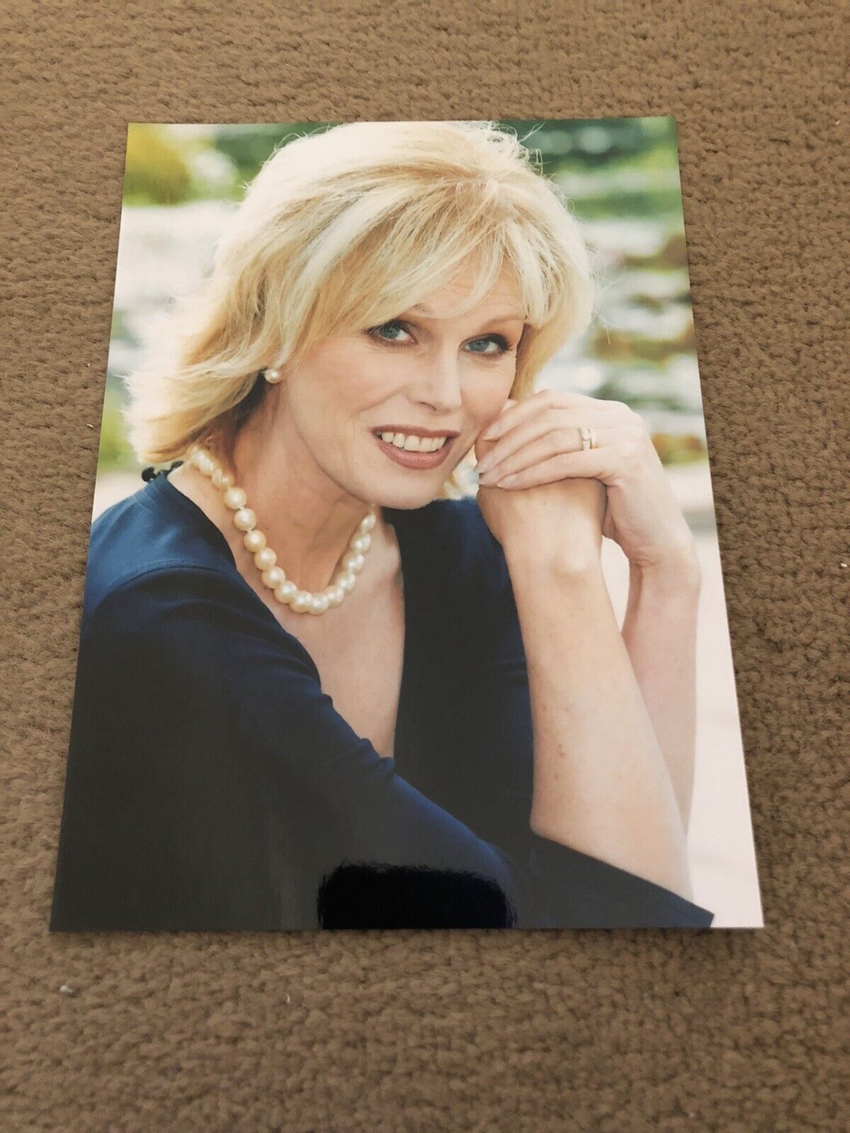 JOANNA LUMLEY (ABSOLUTELY FABULOUS ) UNSIGNED Photo Poster painting- 7x5”