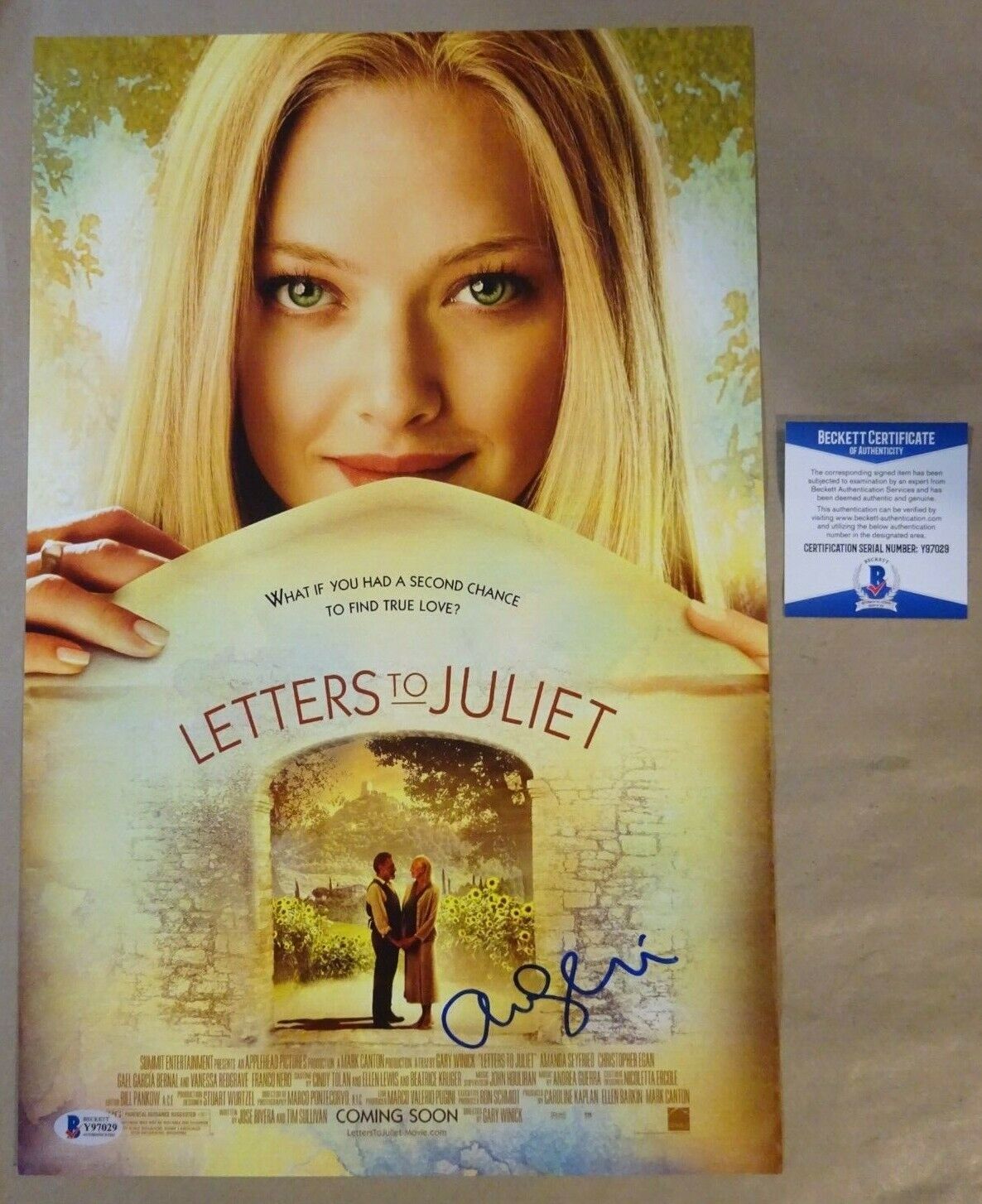 Signed AMANDA SEYFRIED Autographed LETTERS TO JULIET Photo Poster painting 11x17 BECKETT BAS COA