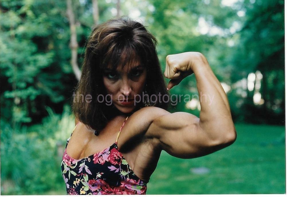 FEMALE BODYBUILDER 80's 90's FOUND Photo Poster painting Color MUSCLE WOMAN Original EN 16 25 F