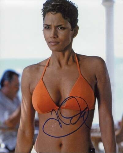 HALLEBERRY 007 JAMES BOND AUTHENTIC AUTOGRAPH ASJINX IN DIE ANOTHER DAY. AWSOME!