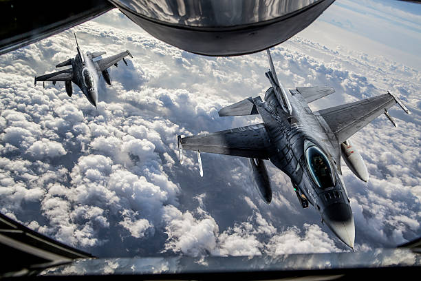 Mid-air Refueling Figher jets getting closer to KC-135 Stratotanker for mid-air refueling. USAF stock pictures, royalty-free photos & images