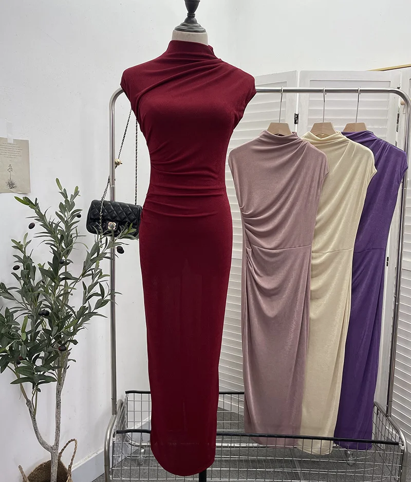 Uveng Ceclent Unique Dress With Thin Folds And Hips High-Collar After The Opening Of The Fork Dress 8858