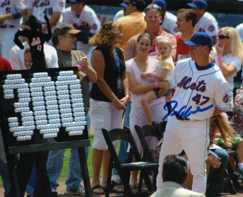 TOM GLAVINE NEW YORK METS BRAVES SIGNED 8X10 PICTURE