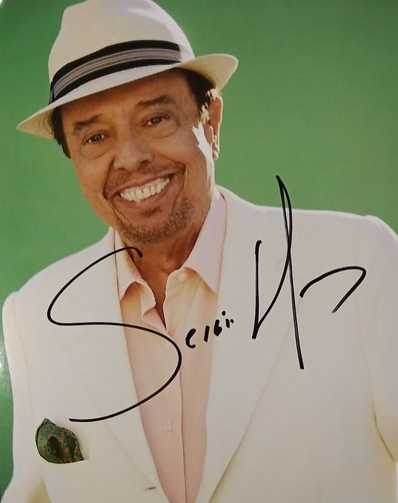 Sergio Mendes signed 8 x 10