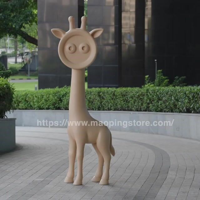 1.8m Cartoon Giraffe Fiberglass Sculpture 