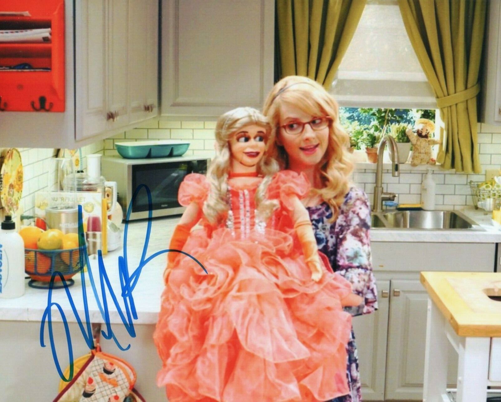 Autographed Melissa Rauch signed 8 x 10 Photo Poster painting The Big Bang Theory Very Nice