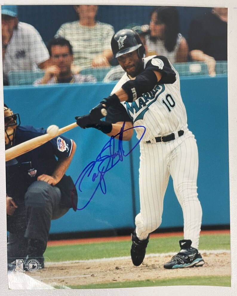 Gary Sheffield Signed Autographed Glossy 8x10 Photo Poster painting Florida Marlins - COA Matching Holograms