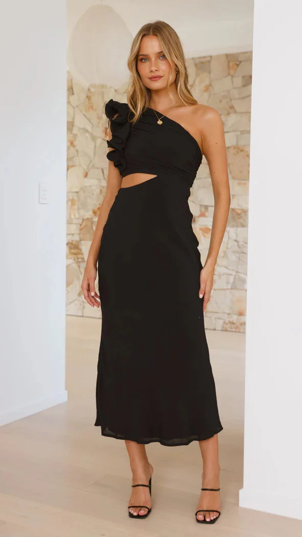 Fashionable One-shoulder Lace Hollow Dress