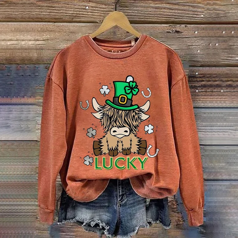 Women's St. Patricks Day Lucky Highland Cow Casual Sweatshirt