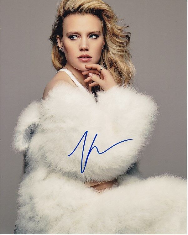 KATE MCKINNON signed autographed Photo Poster painting