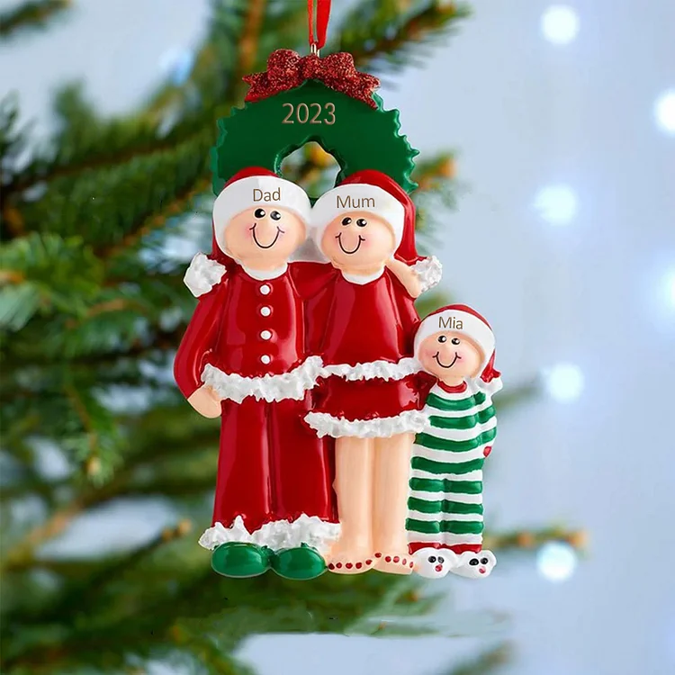 Holz Personalisiertes 3 Namen Jahr Weihnachtsornament Mistel Weihnachtskranz Anhänger mit 3 Familienmitglieder