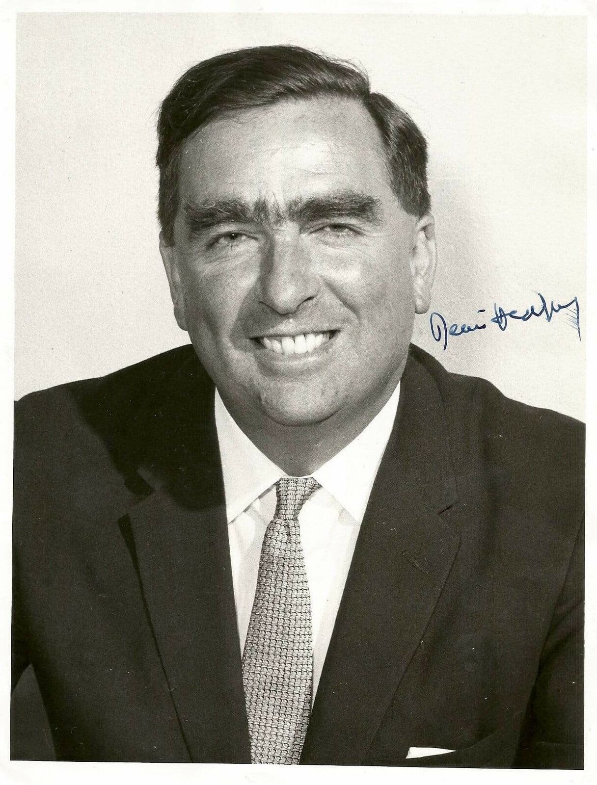 Denis Healey Autogramm British Labour politician, signed Photo Poster painting