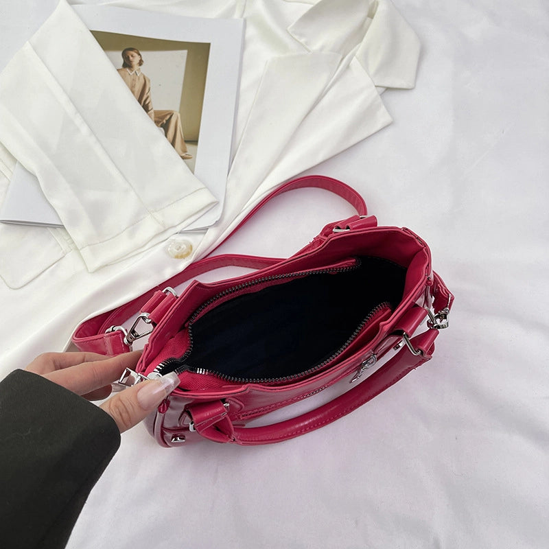 Women’s Small Pu Leather Solid Color Streetwear Square Zipper Underarm Bag