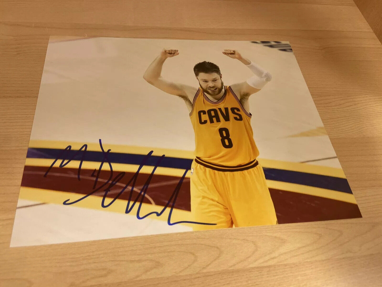 Matthew Dellavedova Cavaliers Lebron James Autographed Signed 8X10 Photo Poster painting W/COA