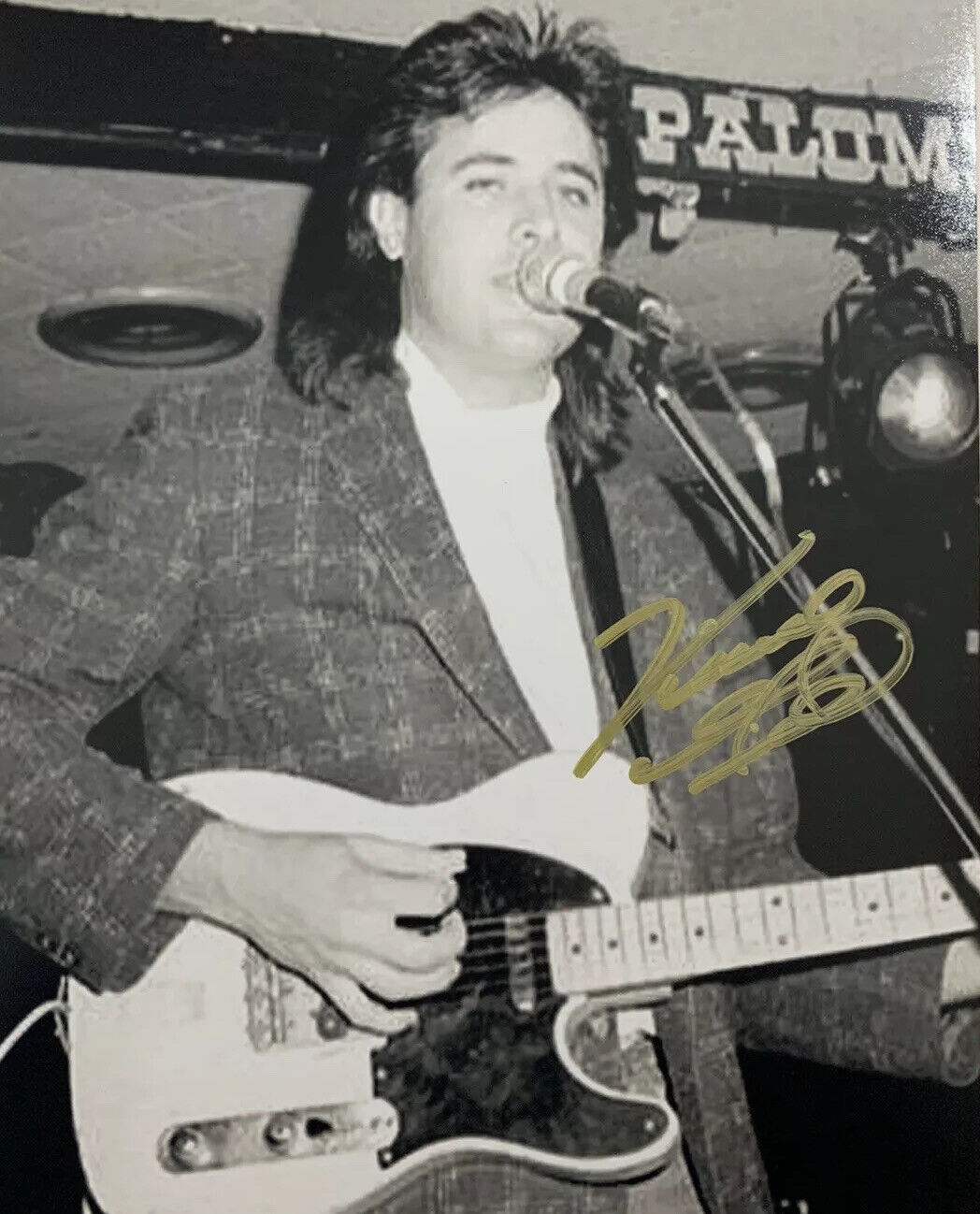 VINCE GILL HAND SIGNED 8x10 Photo Poster painting COUNTRY SINGER AUTOGRAPHED AUTHENTIC PROOF