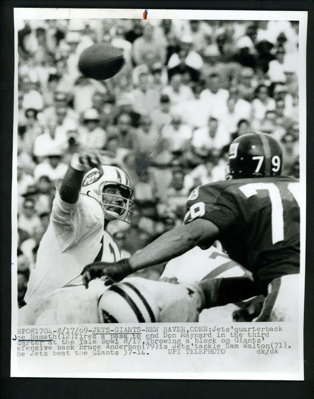 Joe Namath delivers pass 1969 Press Photo Poster painting New York Jets vs Giants at Yale Bowl