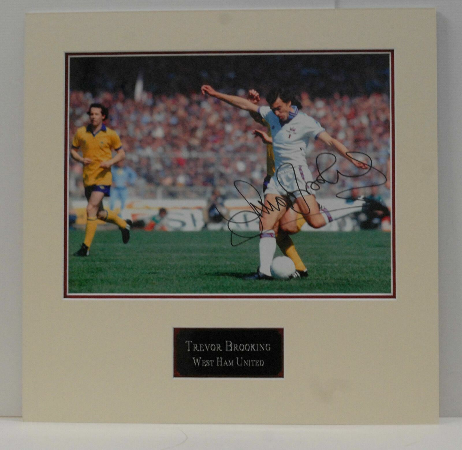 Trevor Brooking Genuine Signed 16X12 MOUNTED Photo Poster painting West Ham United 1980