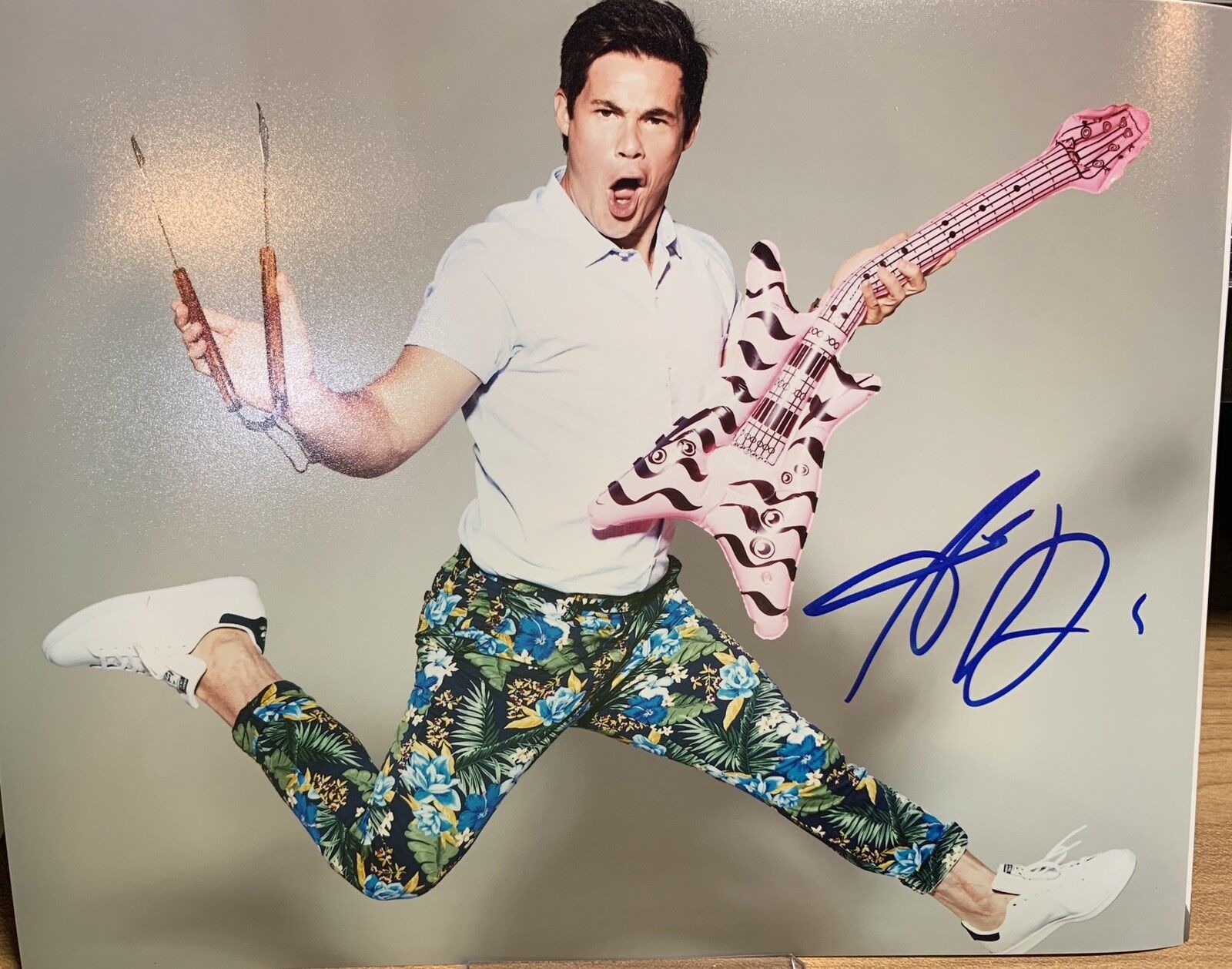 Adam Devine Signed 8x10 Photo Poster painting COA Autograph Workaholics D7