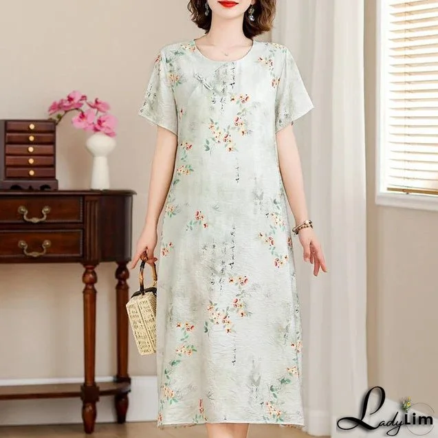 Feminine and light Dress