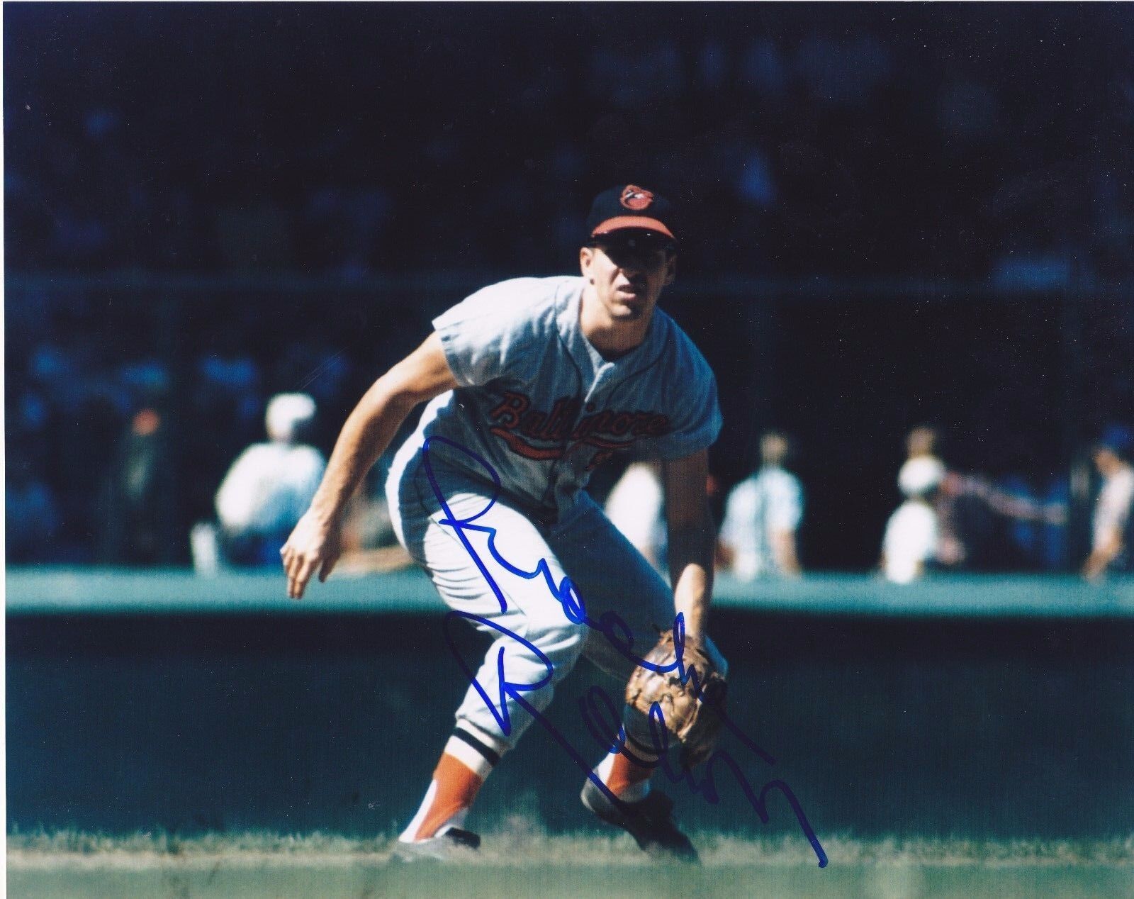 BROOKS ROBINSON BALTIMORE ORIOLES ACTION SIGNED 8X10