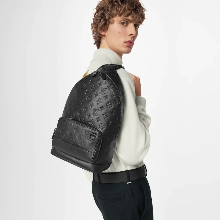 Sold at Auction: Louis Vuitton, LOUIS VUITTON racer sling bag M46107  Shoulder Bag